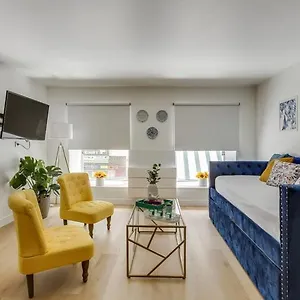 Appartement Modern French Country Studio Charm In The Canal Saint Martin 10th District, Paris